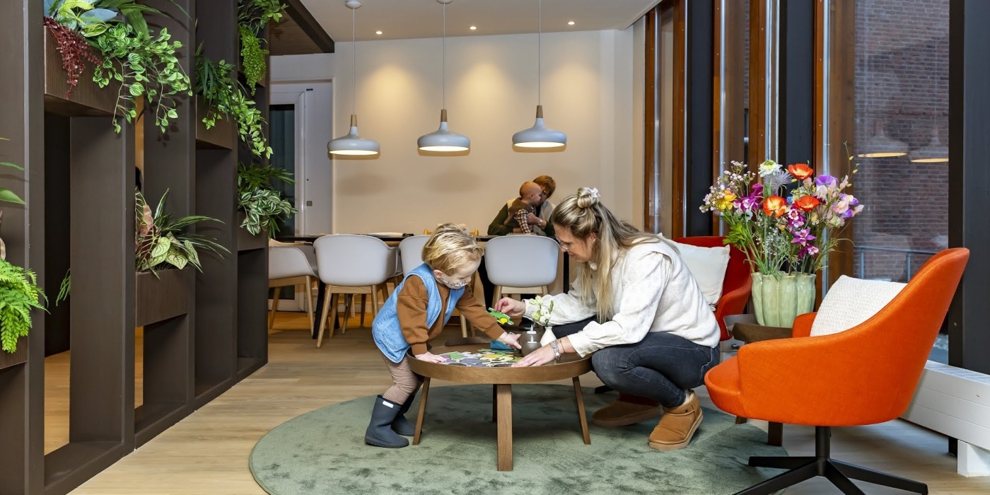 Geheel verbouwde Huiskamer in Wilhelmina Kinderziekenhuis geopend