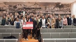 Studenten halen geld op voor MIVA