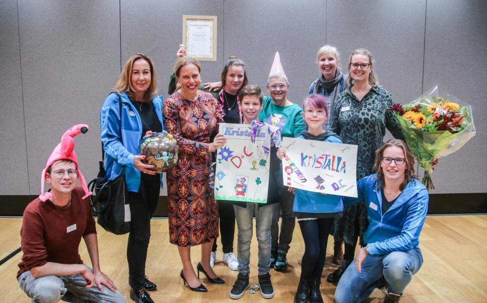Winnaar Gouden Prokkel: KDC de Vuurtoren, basisschool Kristalla en Drenthe College (met minister Carola Schouten)